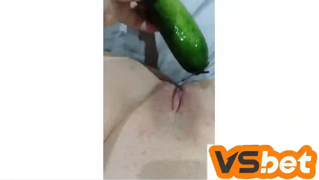 Em sinh viên thủ dâm bằng dưa chuột cực dâm -sex nhanh - thesamanthaannblog.com
