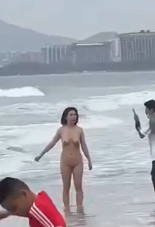 Đi biển gặp cảnh này -phim sex cổ trang - thesamanthaannblog.com